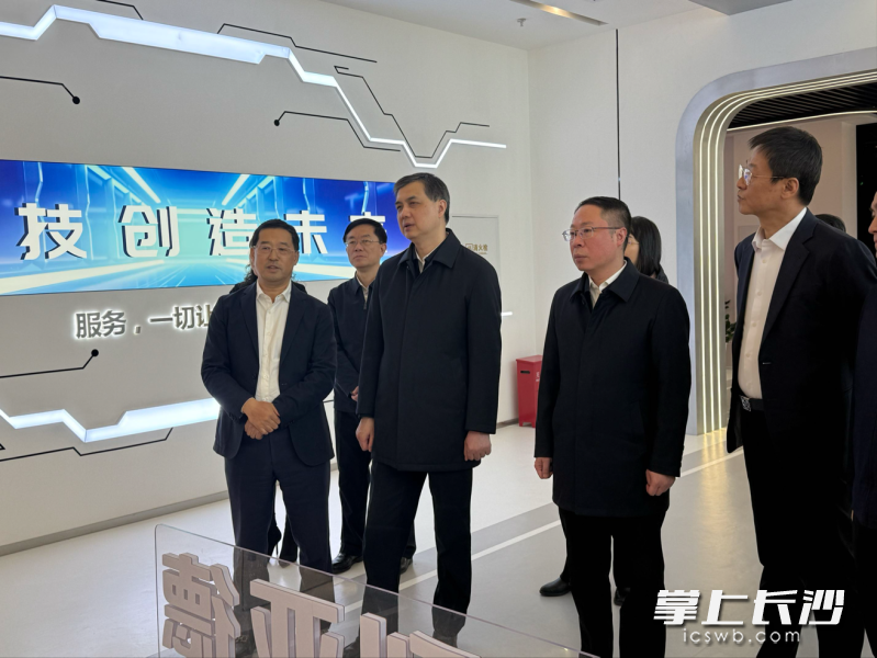 深化政企相助 | 湖南副省长、长沙市长周海兵一行走访必赢亚洲北京总部