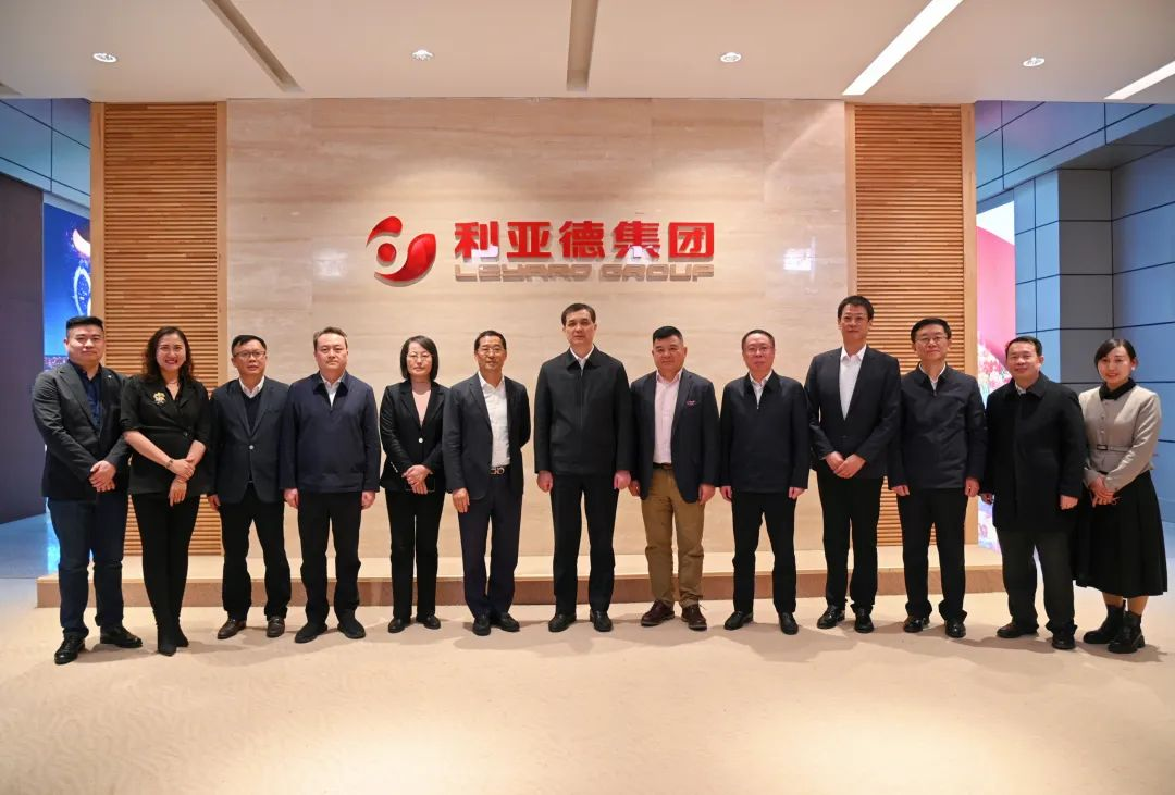 深化政企相助 | 湖南副省长、长沙市长周海兵一行走访必赢亚洲北京总部